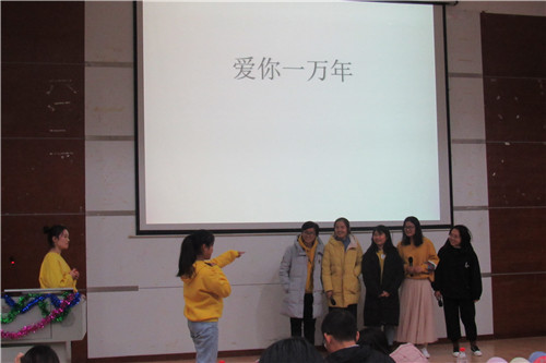 20181213770813794.jpg 图四 “你画我猜”游戏环节.jpg